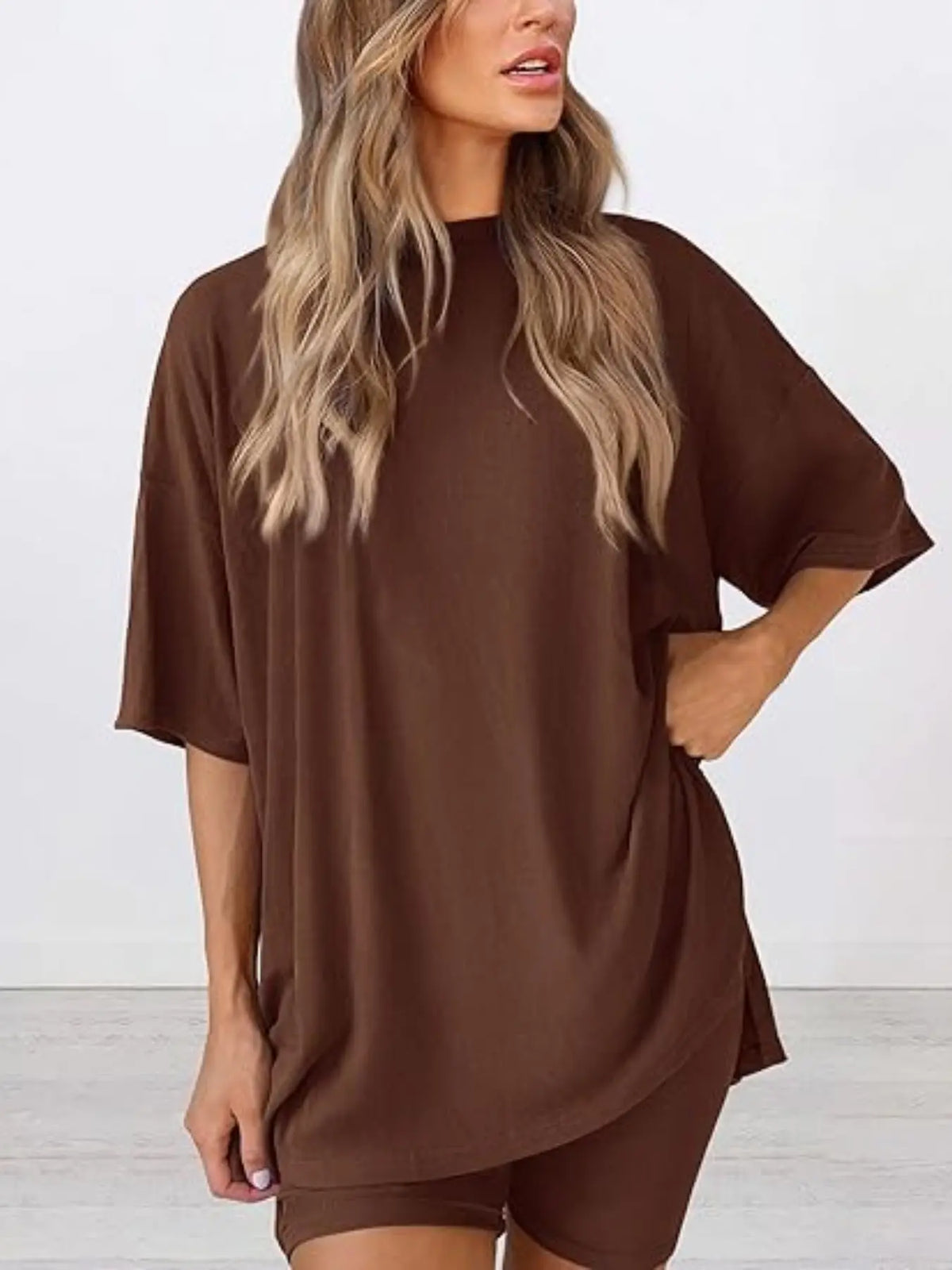 Women's Solid Color T-Shirt and Tight Shorts Set, Casual Summer Comfort Round Neck Sleepwear Loungewear, Pocket Design, Outdoor Wear, Lounge Clothes