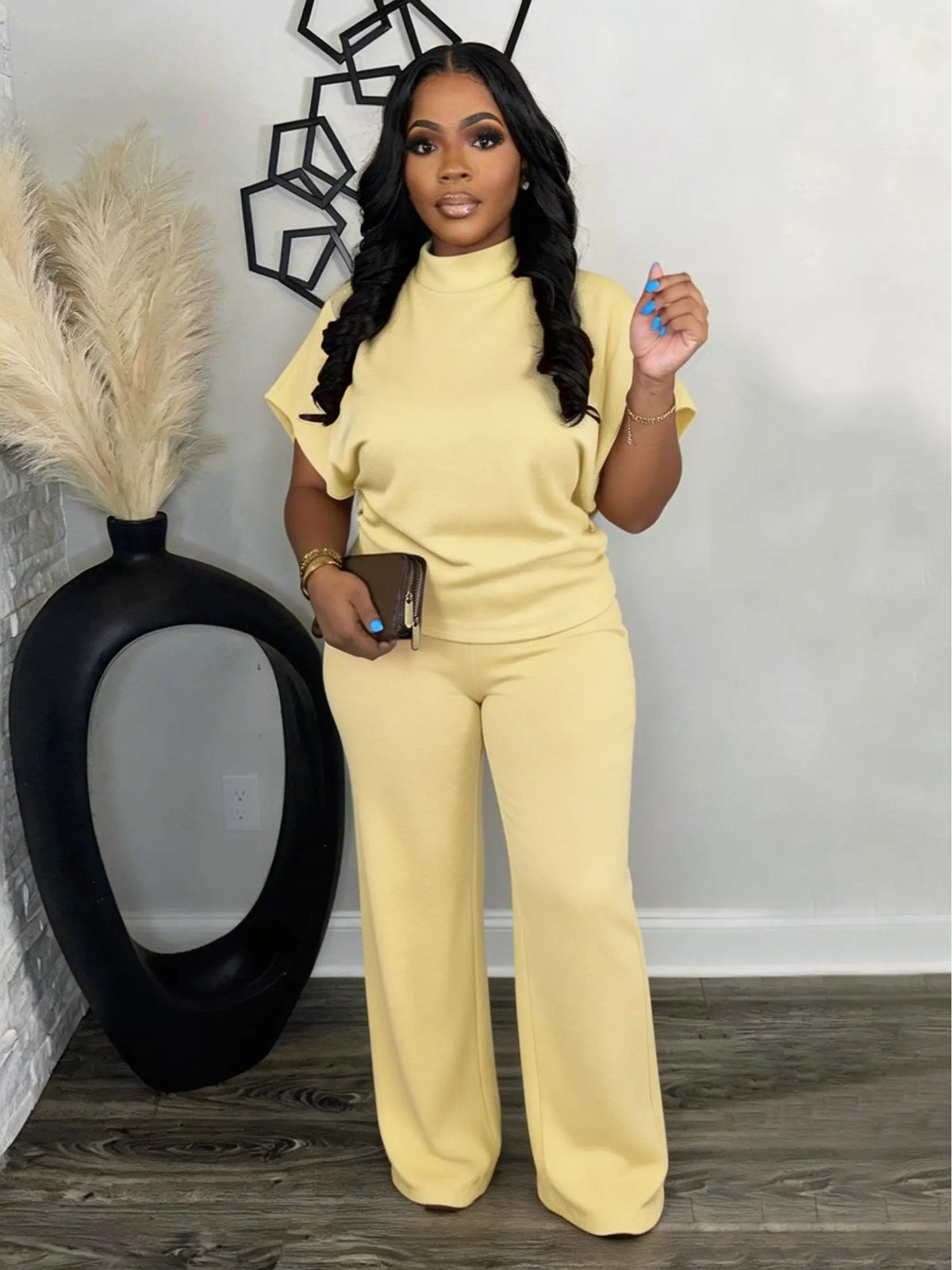 USBOUTIQUE CHIC Women's Stretchy Comfortable Two Piece Lounge Set Short Sleeve Top and Drawstring Pants Casual Everyday Relaxed Fit