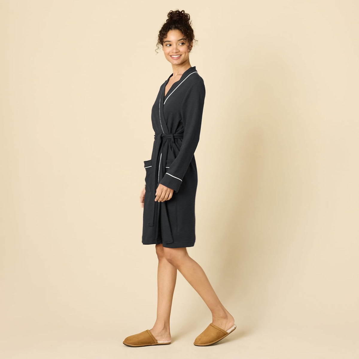 Amazon Essentials Women's Lightweight Waffle Bath Robe (Available in Plus Size)