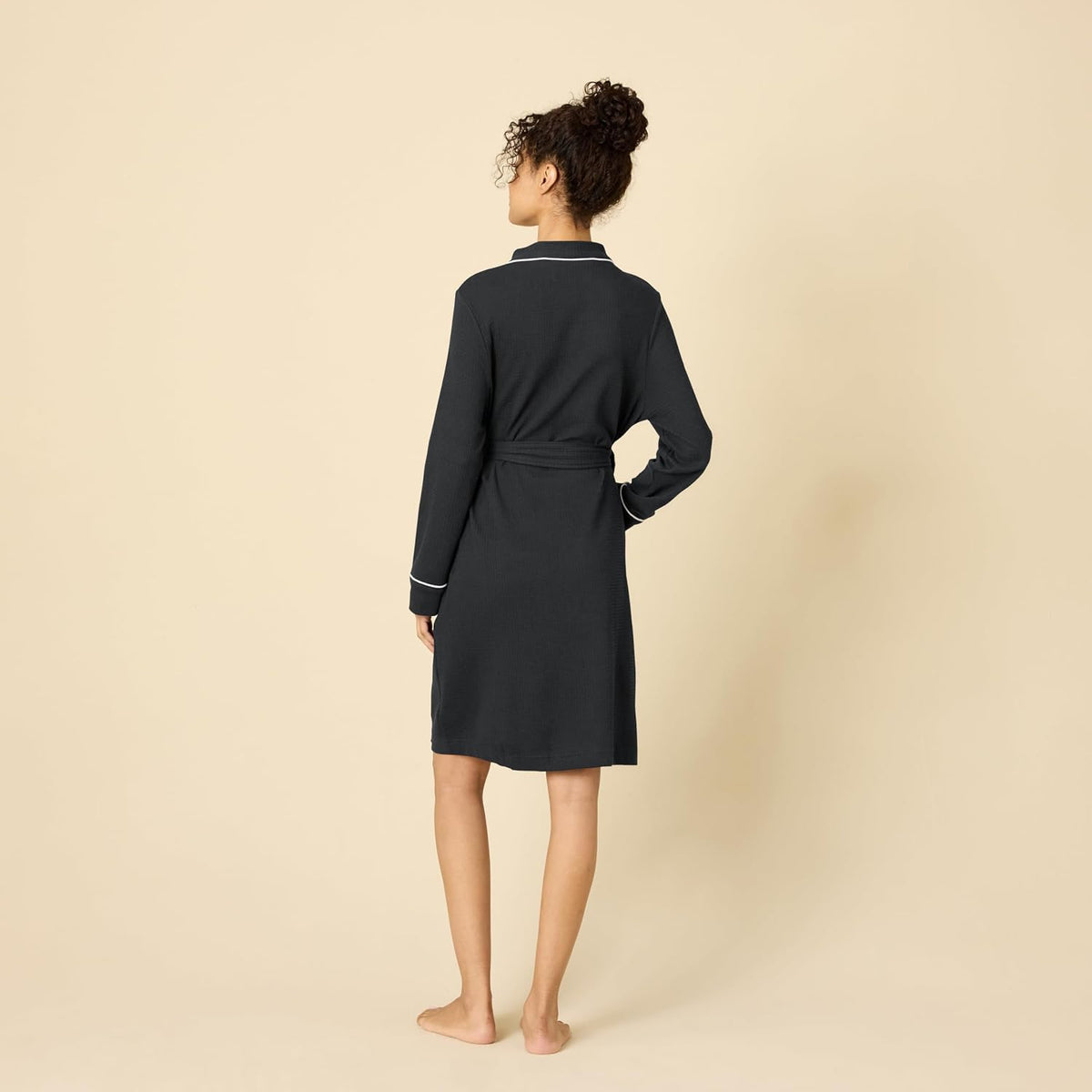 Amazon Essentials Women's Lightweight Waffle Bath Robe (Available in Plus Size)