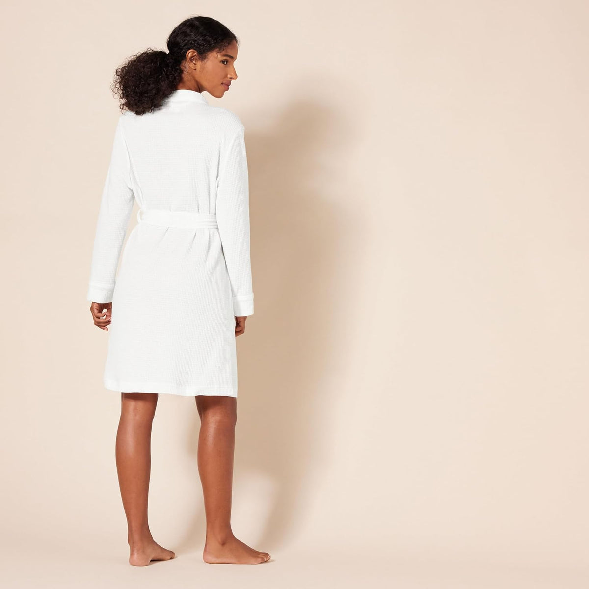 Amazon Essentials Women's Lightweight Waffle Bath Robe (Available in Plus Size)