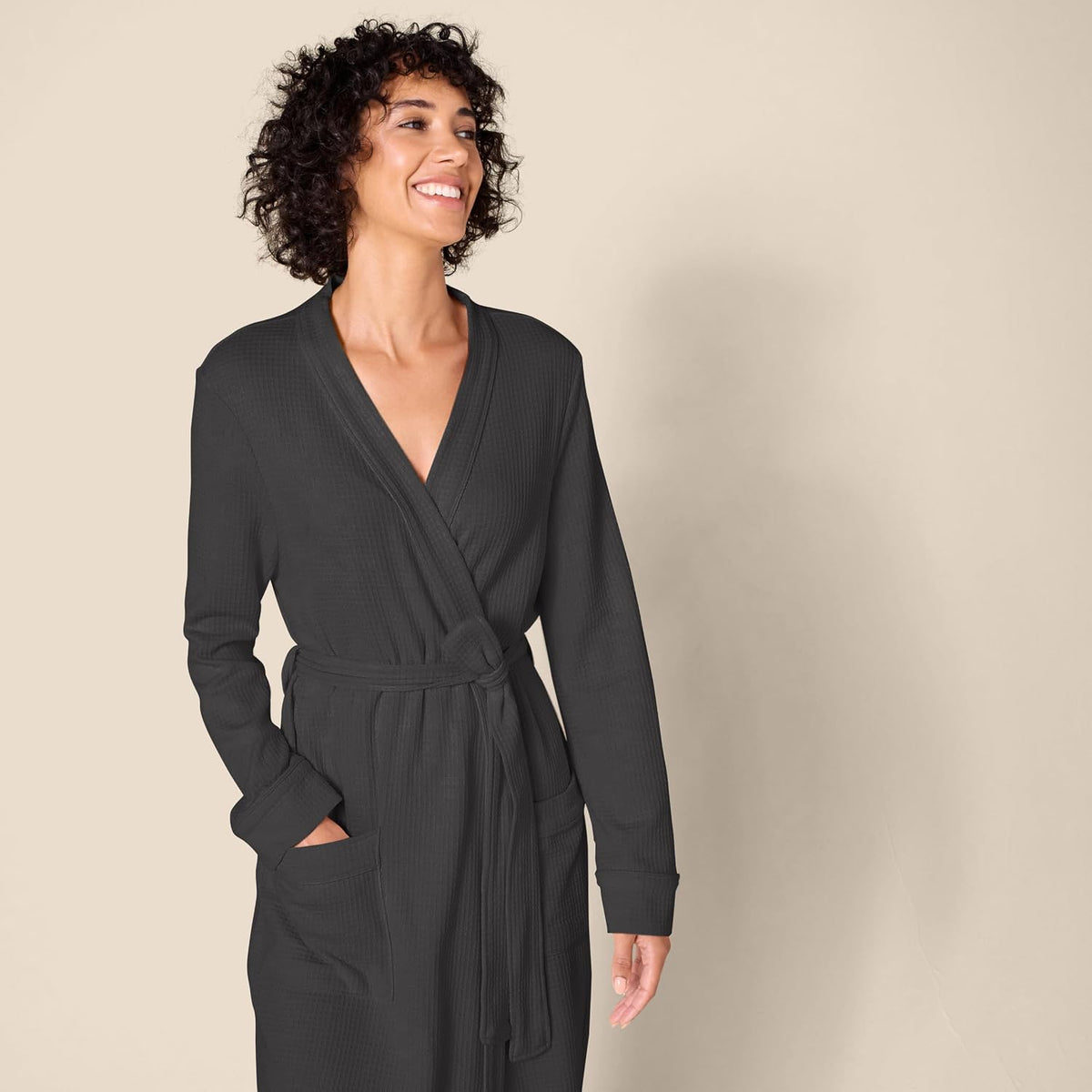 Amazon Essentials Women's Lightweight Waffle Bath Robe (Available in Plus Size)