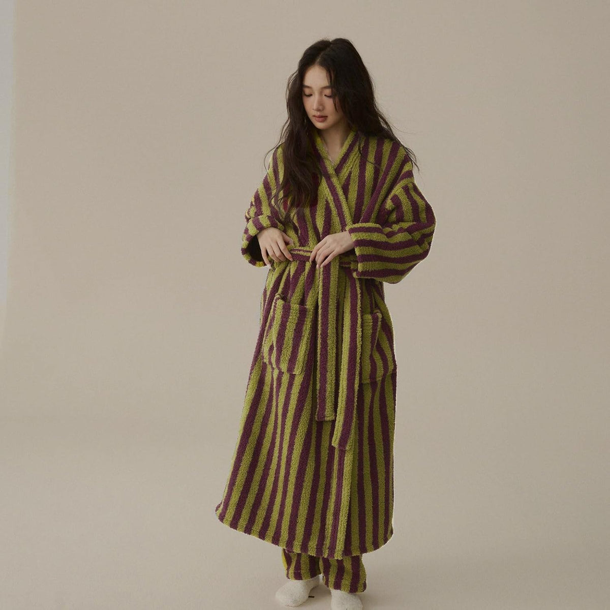 Women's Fuzzy Fleece Long Robe Striped Plush Kimono Warm Thick Fluffy Oversized V Neck Loungewear Maxi Bathrobe