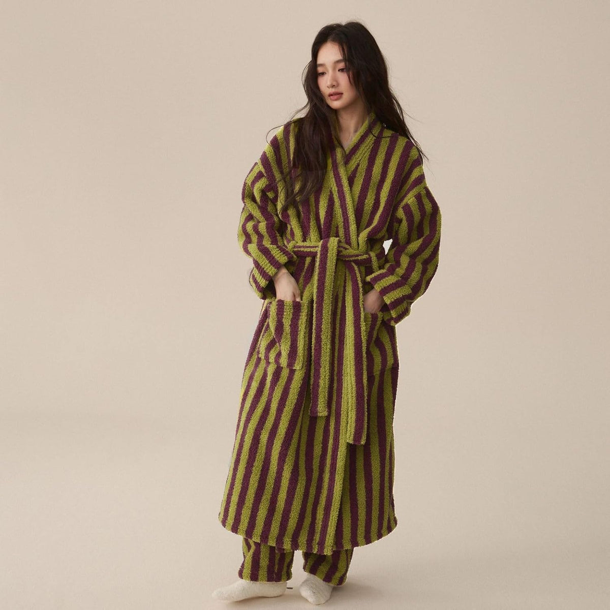 Women's Fuzzy Fleece Long Robe Striped Plush Kimono Warm Thick Fluffy Oversized V Neck Loungewear Maxi Bathrobe