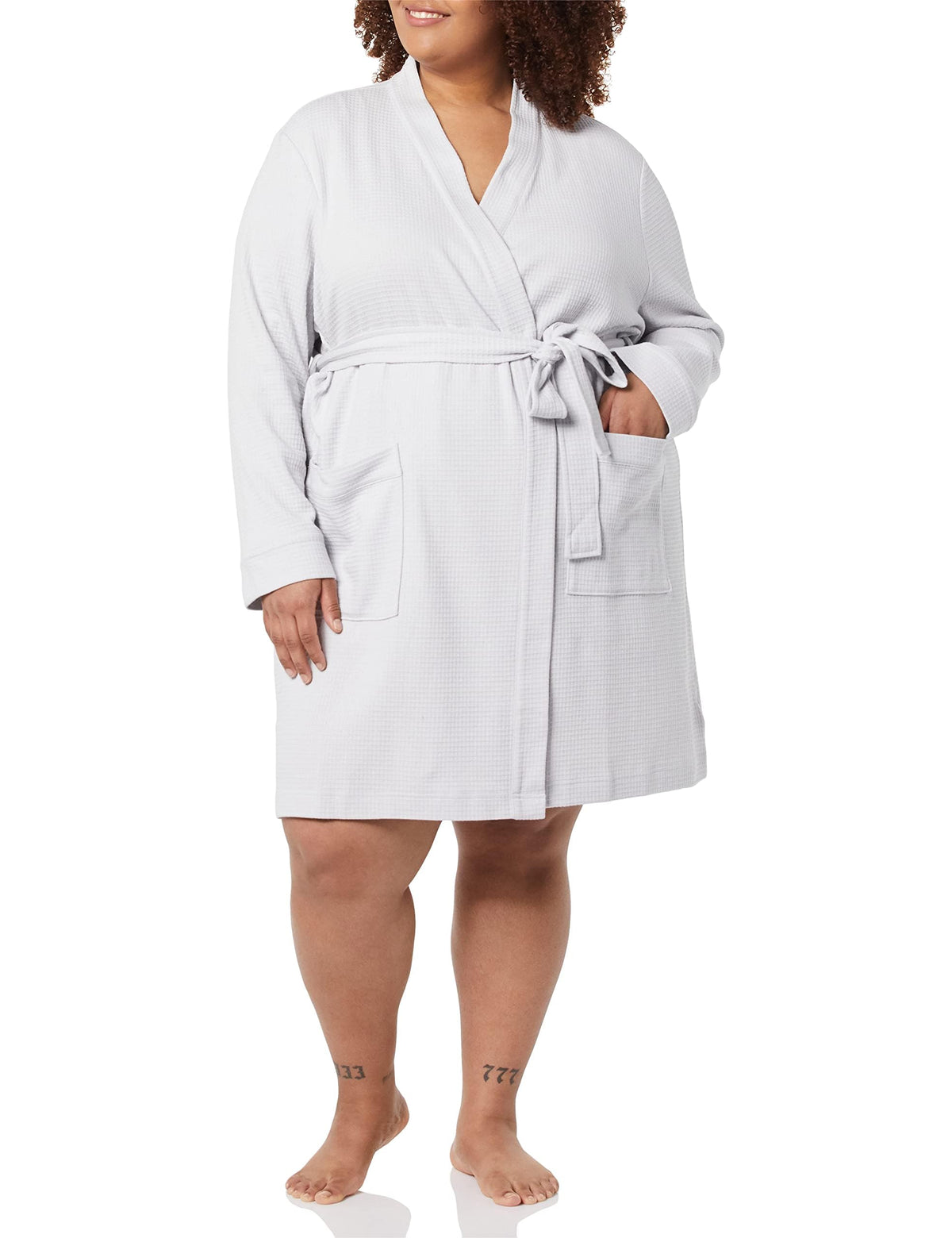 Amazon Essentials Women's Lightweight Waffle Bath Robe (Available in Plus Size)