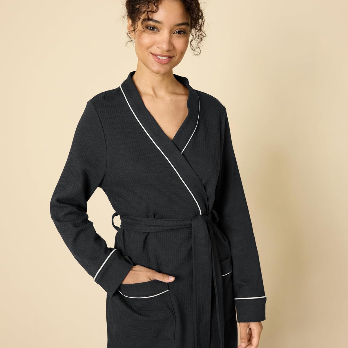 Amazon Essentials Women's Lightweight Waffle Bath Robe (Available in Plus Size)