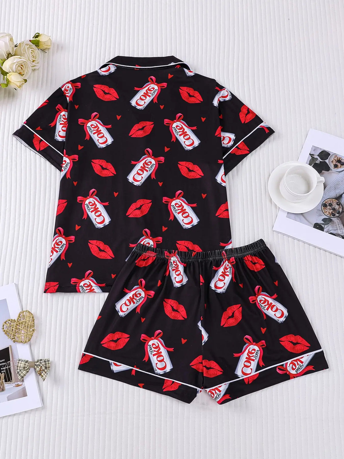 2-piece Valentine's Day Women's Black Base Full Body Bow Bottle Red Lip Print Pattern Short Sleeved Shorts Top Small Pocket Elastic Waistband Everyday Casual Sleepwear Pajamas Set, Matching Pj Set