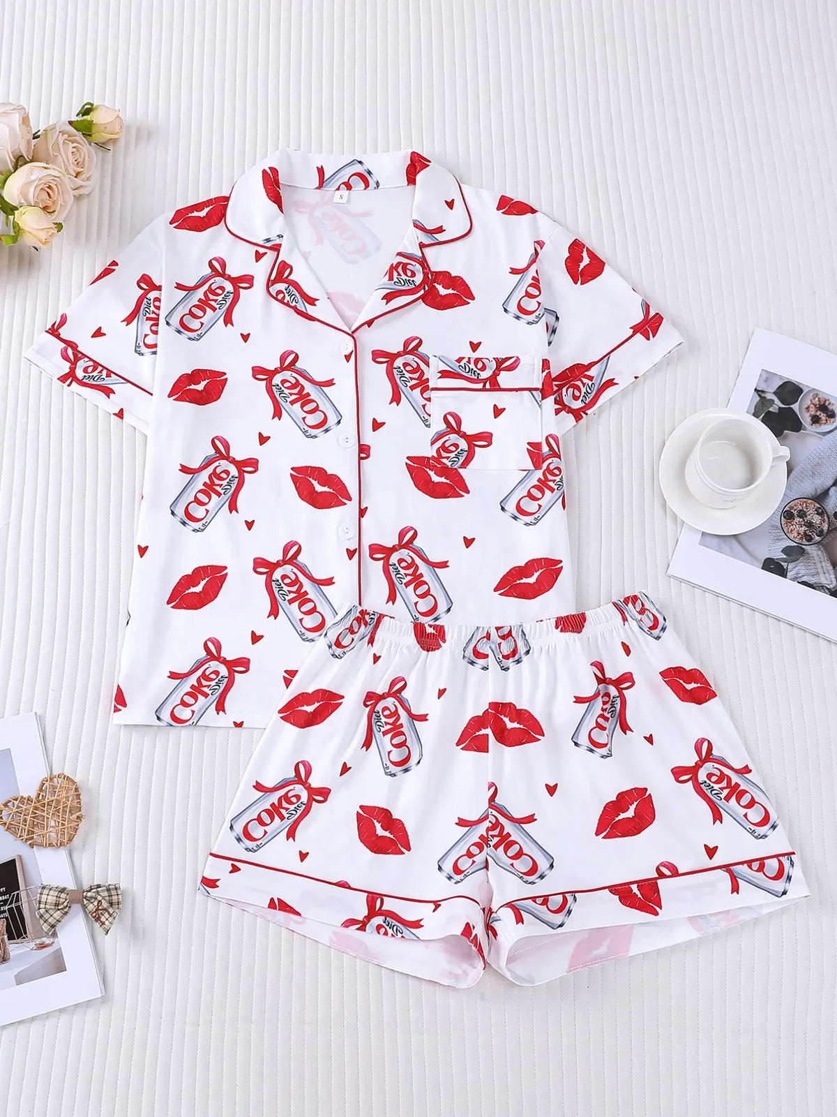 2-piece Valentine's Day Women's Black Base Full Body Bow Bottle Red Lip Print Pattern Short Sleeved Shorts Top Small Pocket Elastic Waistband Everyday Casual Sleepwear Pajamas Set, Matching Pj Set