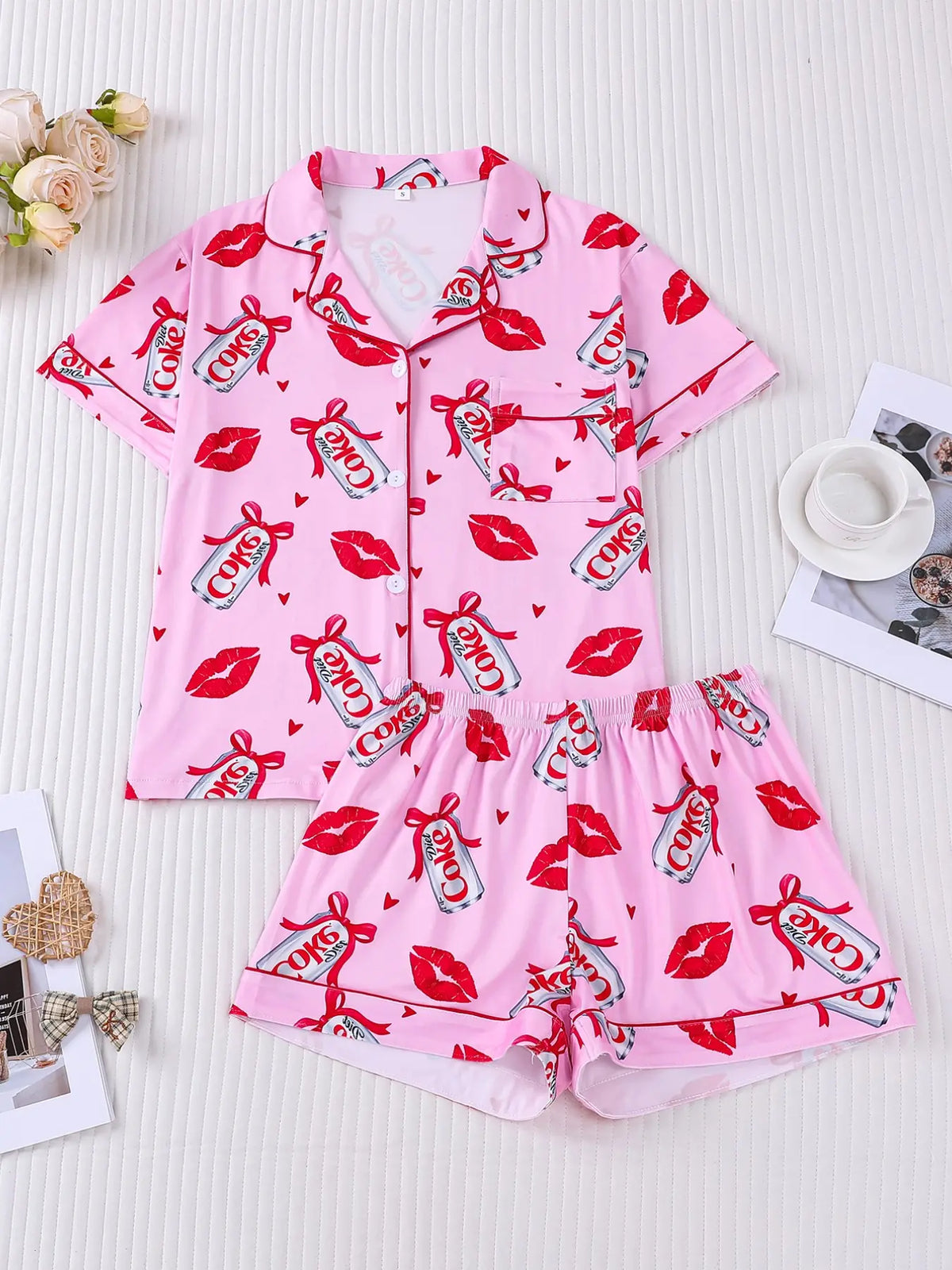2-piece Valentine's Day Women's Black Base Full Body Bow Bottle Red Lip Print Pattern Short Sleeved Shorts Top Small Pocket Elastic Waistband Everyday Casual Sleepwear Pajamas Set, Matching Pj Set