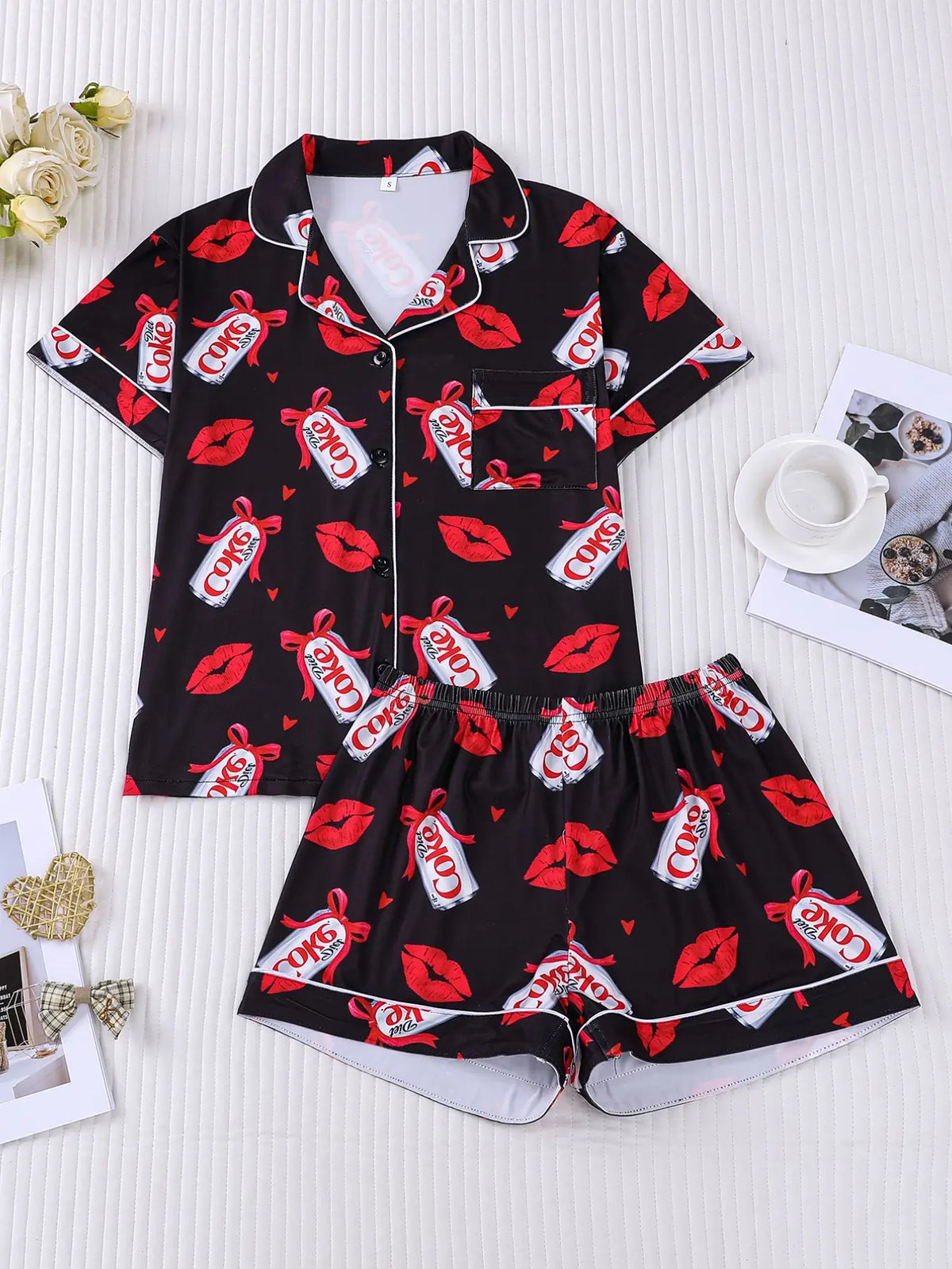 2-piece Valentine's Day Women's Black Base Full Body Bow Bottle Red Lip Print Pattern Short Sleeved Shorts Top Small Pocket Elastic Waistband Everyday Casual Sleepwear Pajamas Set, Matching Pj Set
